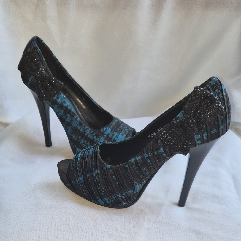 Elegant Black and Turquoise Peep Toe Heels Size 36 (5.5-6 US)